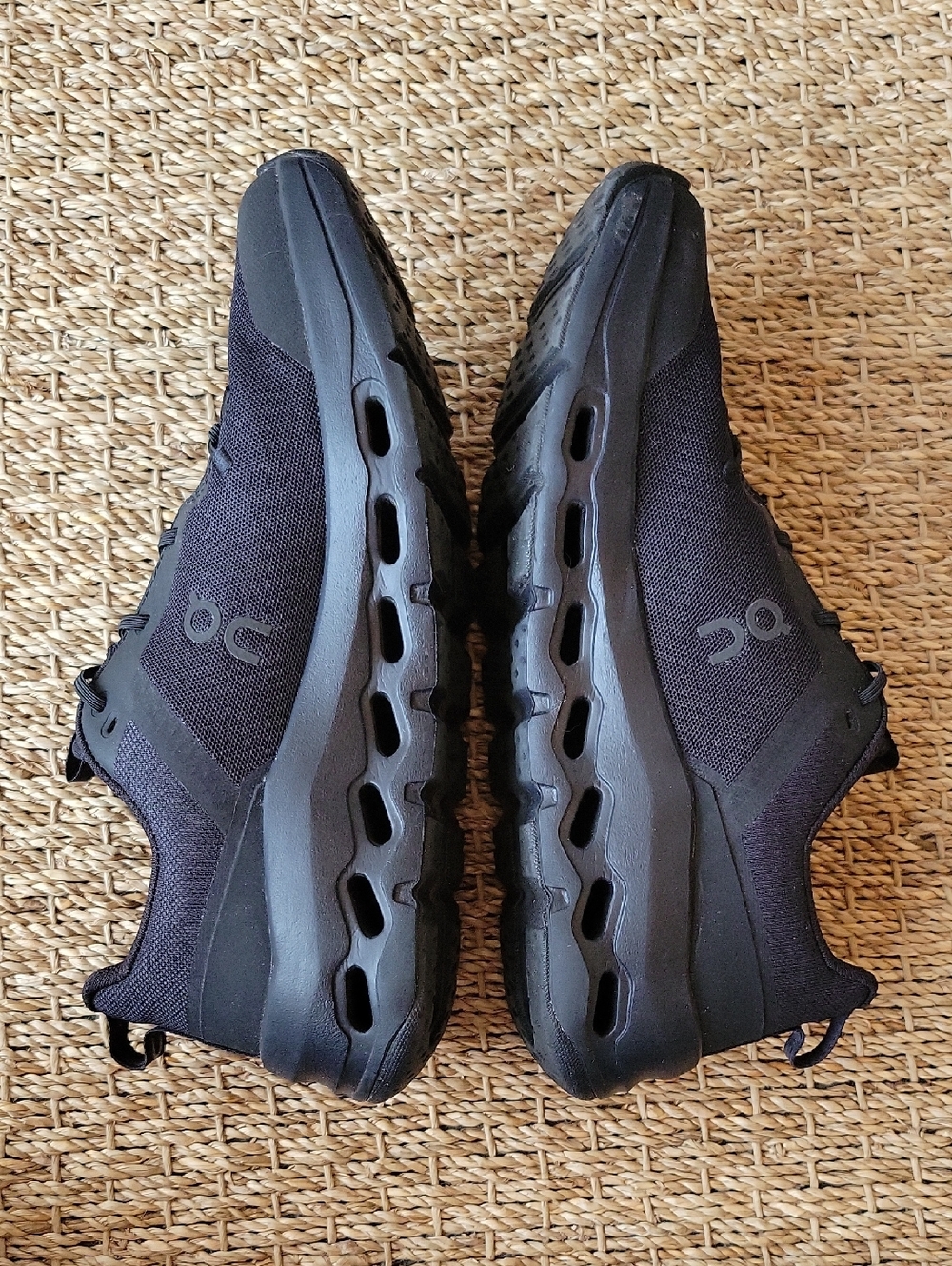 Cloudleap no tie black Youth kids sneaker shoes in Excellent condition. Size 6.5 - Picture 7 of 9